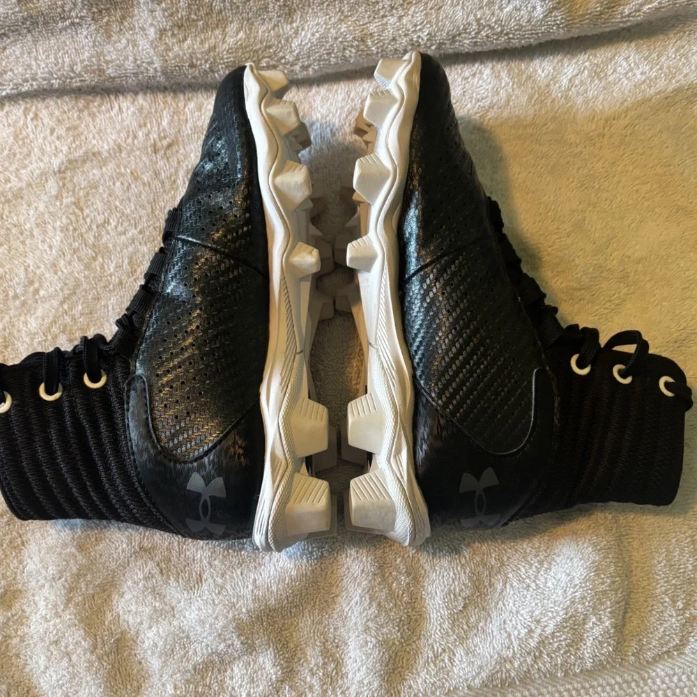 Under Armour Highlight RM Jr Black White Football Cleats 3027376-001 Kids 3Y